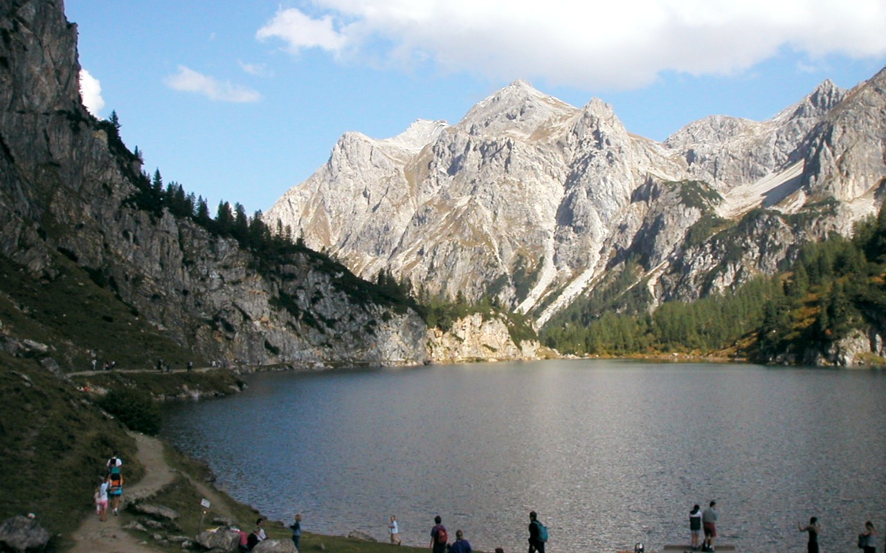 Mountain lake with its backdrop mountain panorama &copy; TVB Wagrain Kleinarl