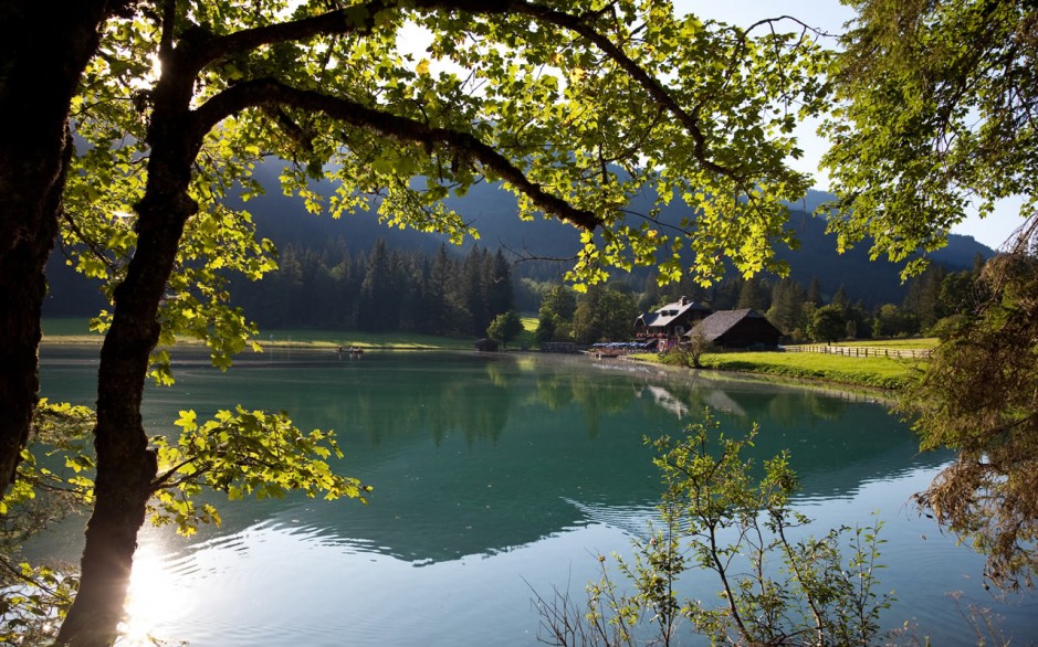 Jägersee with its restaurant at the waterfront © TVB Wagrain Kleinarl