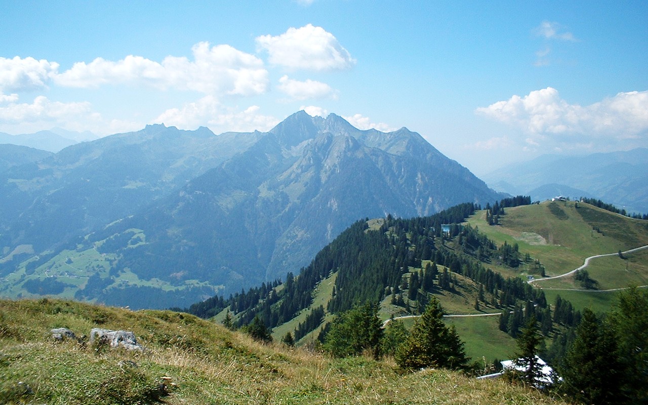 Sonntagskogel with the panoramic view of the Salzburg mountains &copy; TVB Wagrain Kleinarl