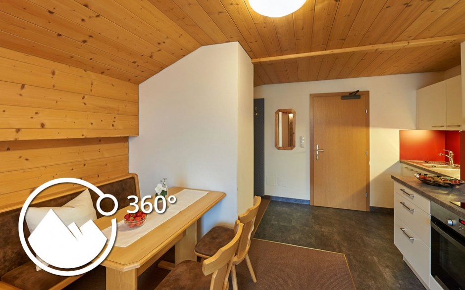 Wohnzimmer und K&uuml;che im Appartements 304