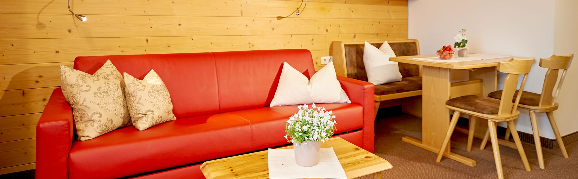 Gemütliche Sitzecke im Appartement in der Pension Panorama in Wagrain